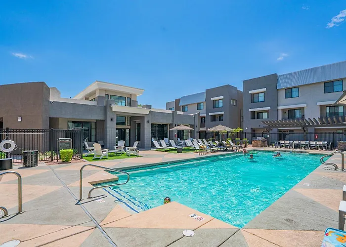 Westgate Pool Gym Wd Near Stadium Glendale